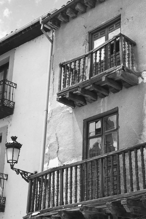 ARQUITECTURA POULAR TRADICIONAL DE BALCONERAS